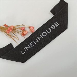 Manhattan fold woven ear tag