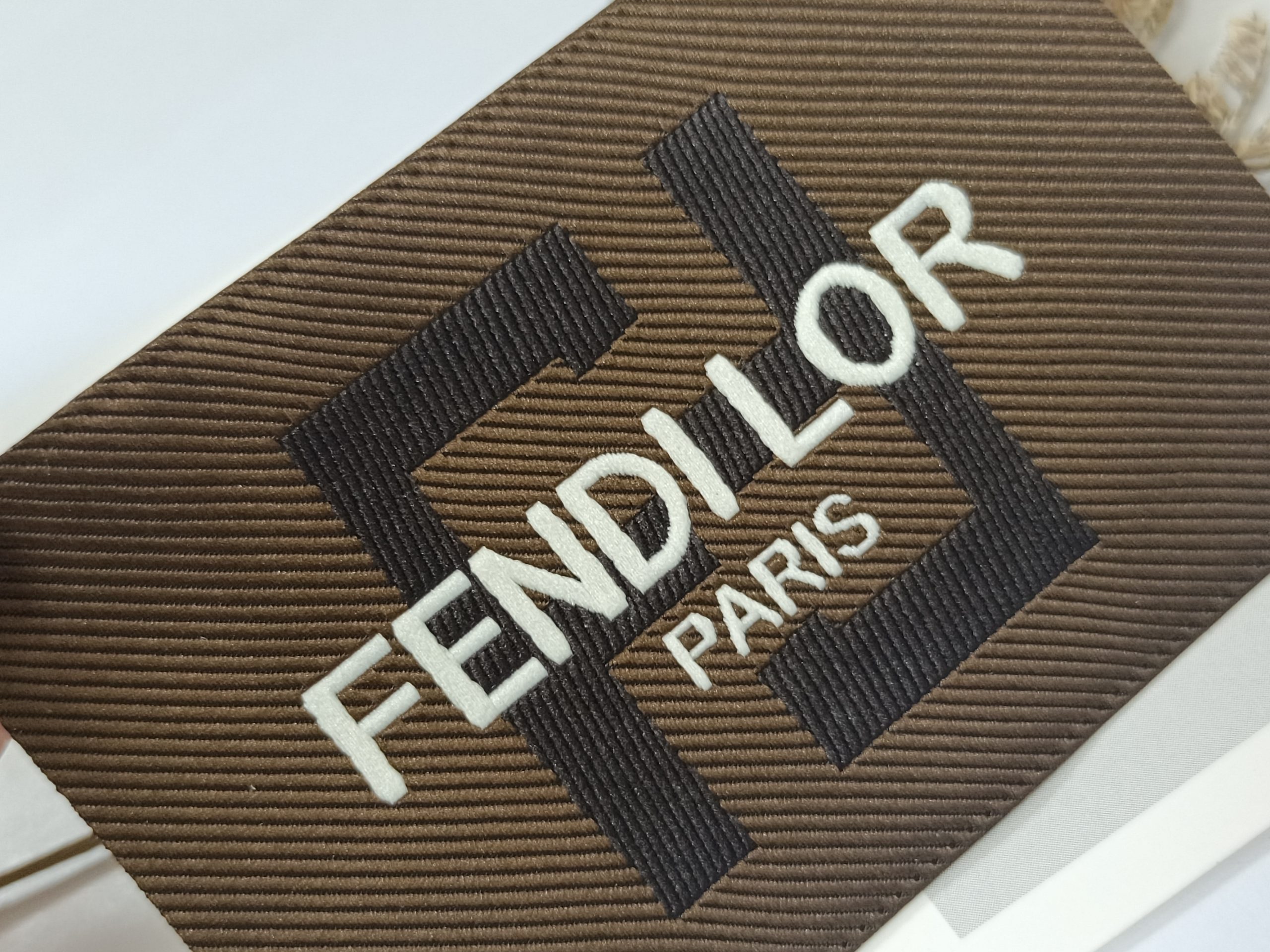 Update--2025 Hot sale custom bulk woven labels for shirts/ Print labels /woven label /garment label /Woven patch/hang tags - Image 3